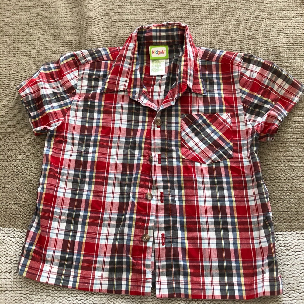 Kidgets short sleeve button up. Boys 4T